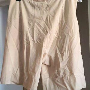 Buttock enhancing shaper